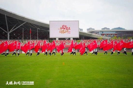 全国年夜旱，花果山由于据有水源而深受周边年夜妖的骚扰，孙悟空与兄弟赤尻马猴为探明干旱本相，也为求一随手刀兵匹敌年夜妖，前去东海竟宝年夜会寻觅一件趁手兵器，却被卷进一场诡计。为禁止邪龙敖孪扑灭人世，孙悟空在小龙女的帮忙下打败敖孪，终究获得如意金箍棒，解决了人世的危机。